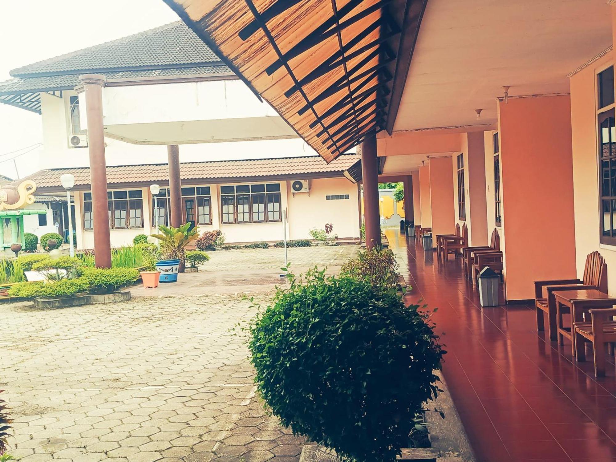Hotel Wijaya Purwokerto Exterior photo